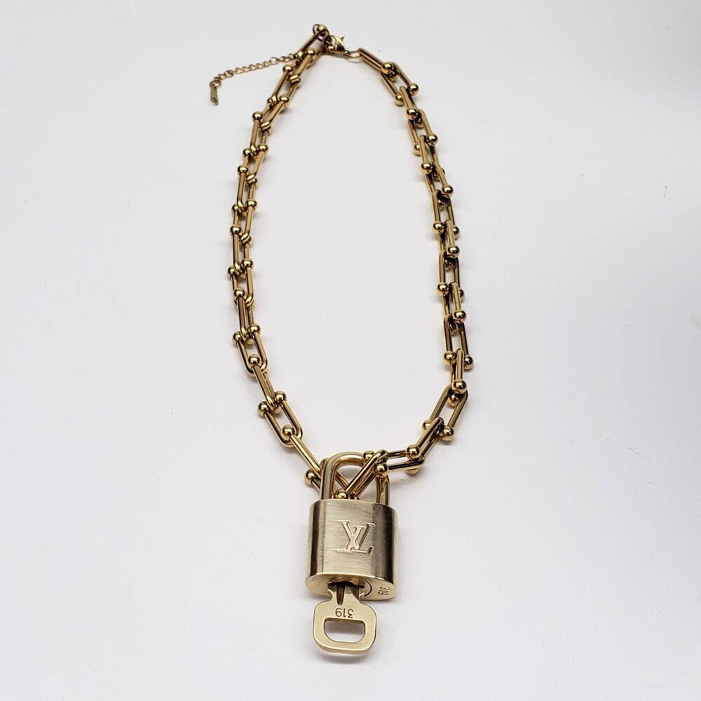 100% Auth Louis Vuitton Lock & Key with Unbranded Gold Plated Chain Necklace - Picture 3 of 11